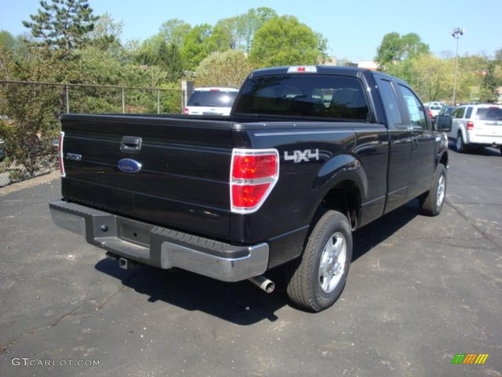 2010 F150 XLT SuperCab 4x4 - Tuxedo Black / Medium Stone photo #3