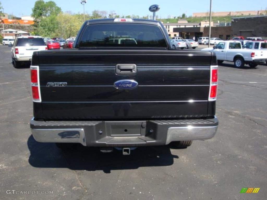 2010 F150 XLT SuperCab 4x4 - Tuxedo Black / Medium Stone photo #4