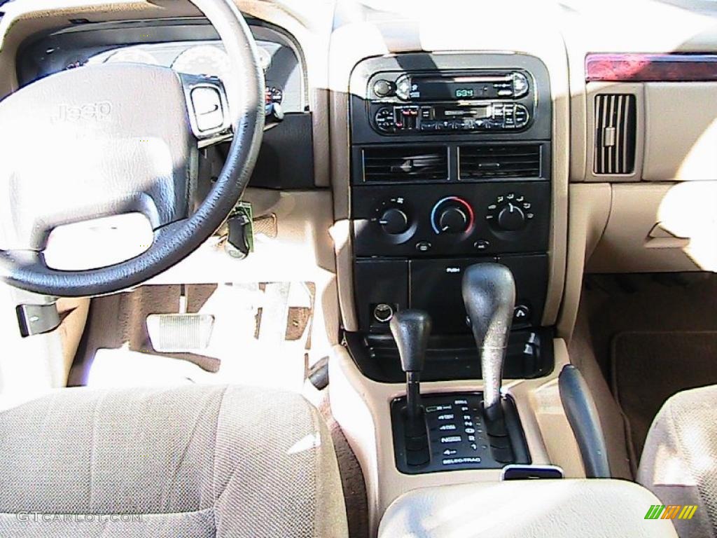 2000 Grand Cherokee Laredo 4x4 - Champagne Pearlcoat / Camel photo #43