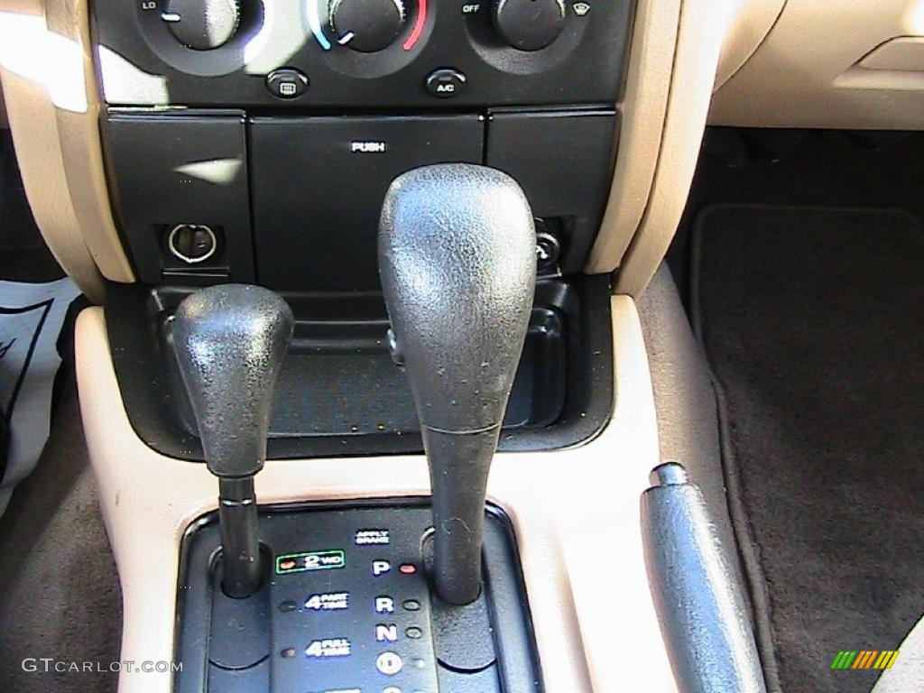 2000 Grand Cherokee Laredo 4x4 - Champagne Pearlcoat / Camel photo #51