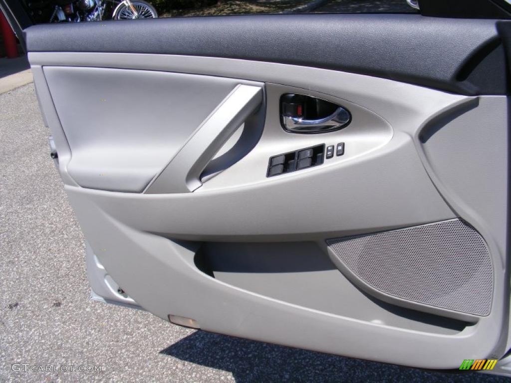 2008 Camry SE V6 - Classic Silver Metallic / Ash photo #22