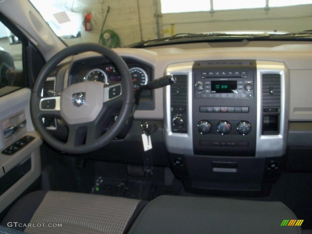 2010 Ram 1500 SLT Quad Cab 4x4 - Bright Silver Metallic / Dark Slate Gray photo #22