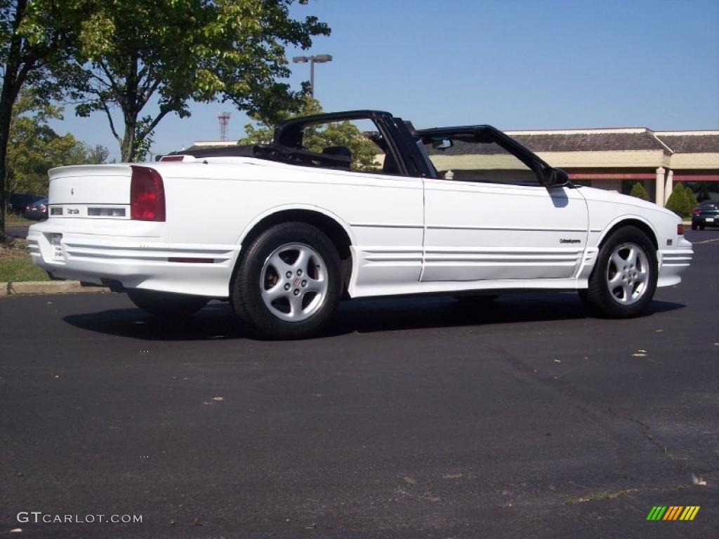 1994 Cutlass Supreme Convertible - Bright White / Black photo #9