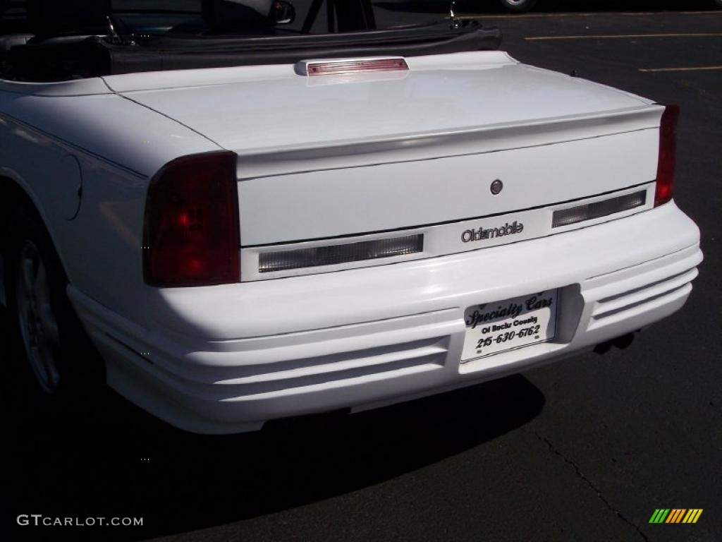 1994 Cutlass Supreme Convertible - Bright White / Black photo #11