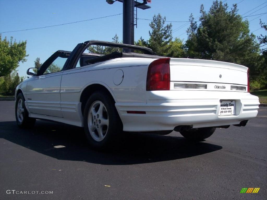 1994 Cutlass Supreme Convertible - Bright White / Black photo #12