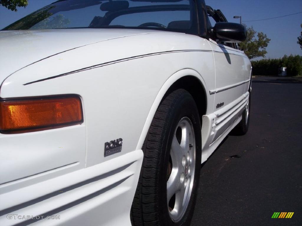 1994 Cutlass Supreme Convertible - Bright White / Black photo #18