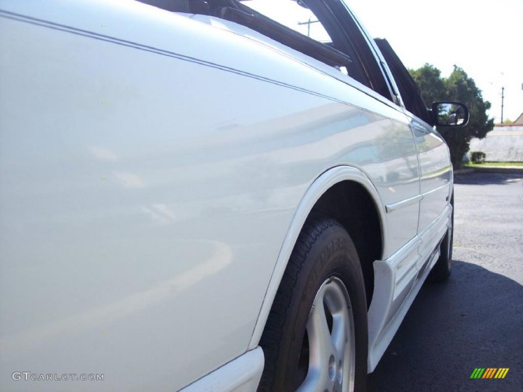 1994 Cutlass Supreme Convertible - Bright White / Black photo #19