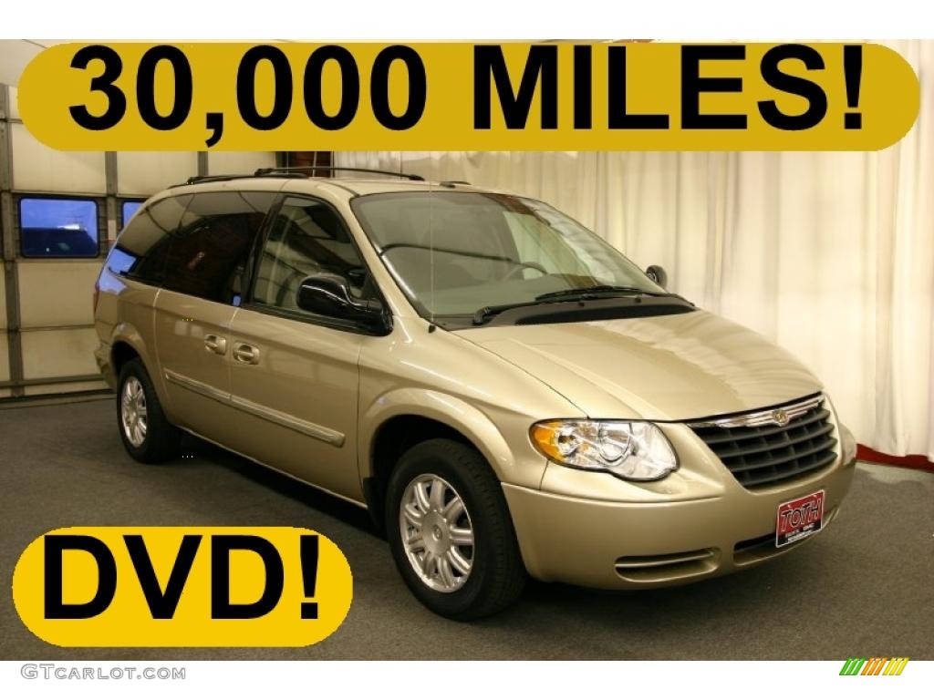 2007 Town & Country Touring - Linen Gold Metallic / Medium Slate Gray photo #1