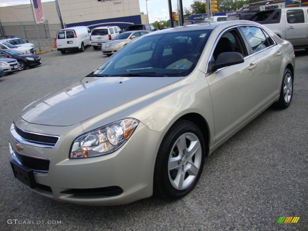 2010 Malibu LS Sedan - Gold Mist Metallic / Cocoa/Cashmere photo #2