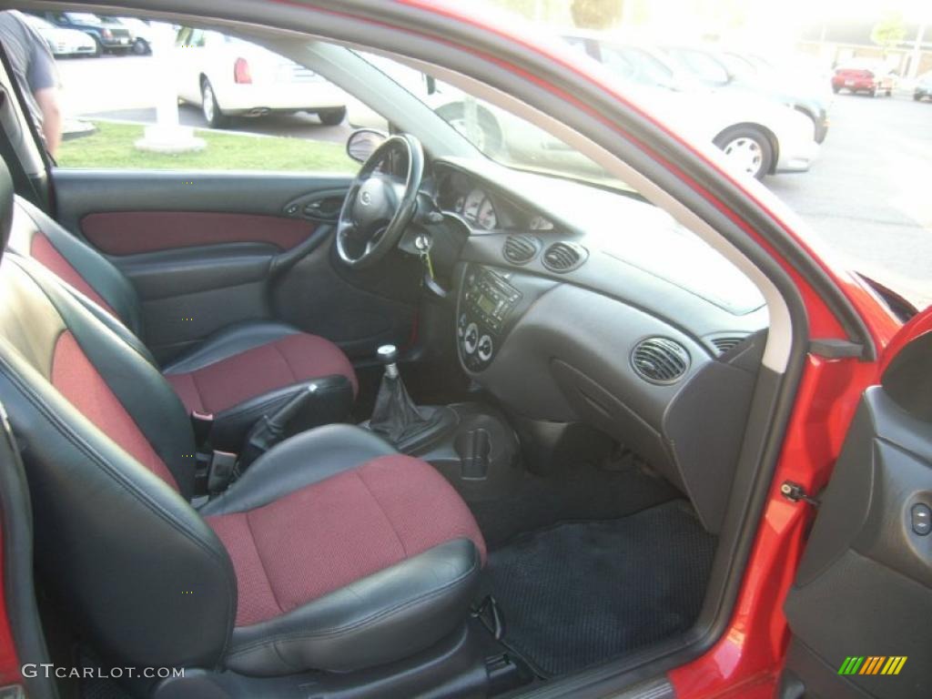 2004 Focus SVT Coupe - Infra-Red / Black/Red photo #15