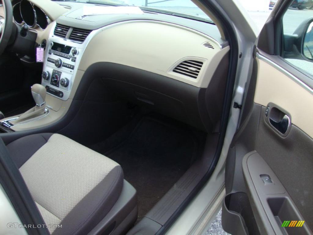 2010 Malibu LS Sedan - Gold Mist Metallic / Cocoa/Cashmere photo #17