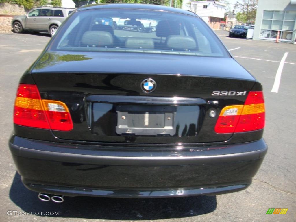 2004 3 Series 330xi Sedan - Jet Black / Black photo #9