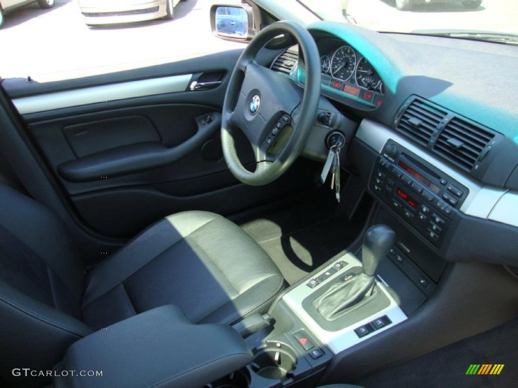 2004 3 Series 330xi Sedan - Jet Black / Black photo #18