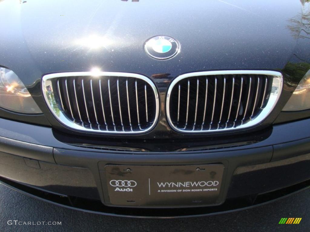 2004 3 Series 330xi Sedan - Jet Black / Black photo #28