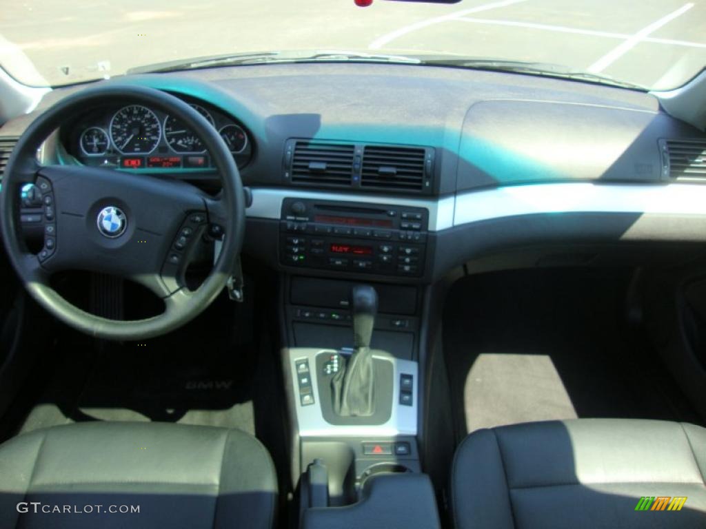 2004 3 Series 330xi Sedan - Jet Black / Black photo #32