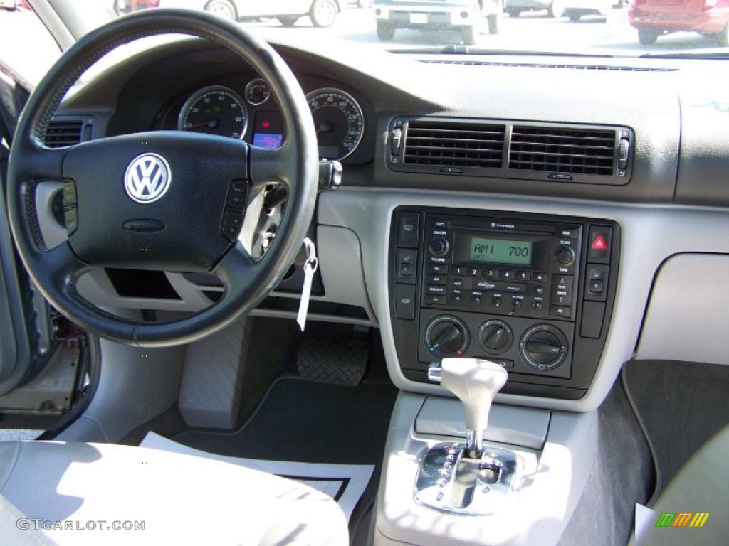 2004 Passat GLS Sedan - Stonehenge Grey Metallic / Grey photo #17