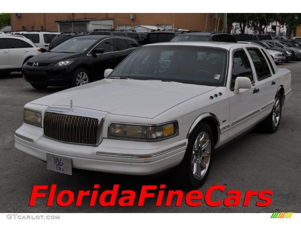 Ivory White Pearl Lincoln Town Car