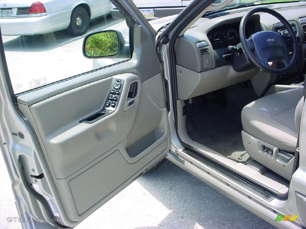 2002 Grand Cherokee Laredo - Silverstone Metallic / Dark Slate Gray photo #9