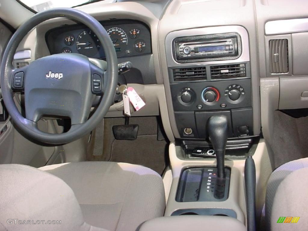 2002 Grand Cherokee Laredo - Silverstone Metallic / Dark Slate Gray photo #17