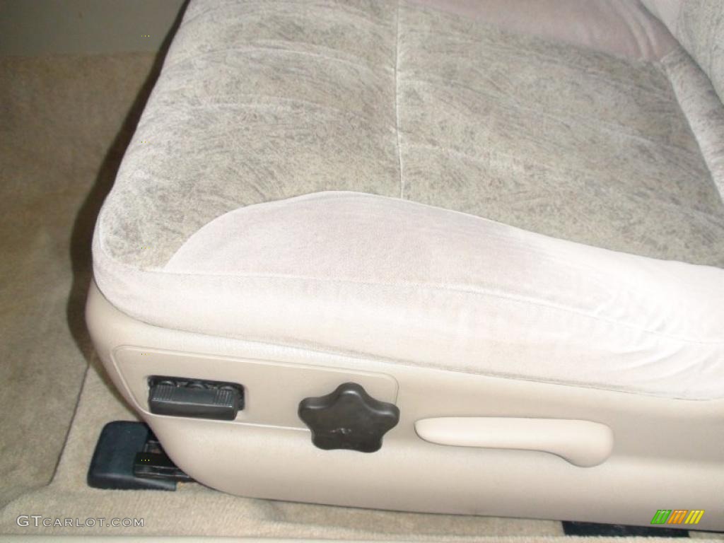 2001 Monte Carlo LS - Light Sandrift Metallic / Neutral Beige photo #18