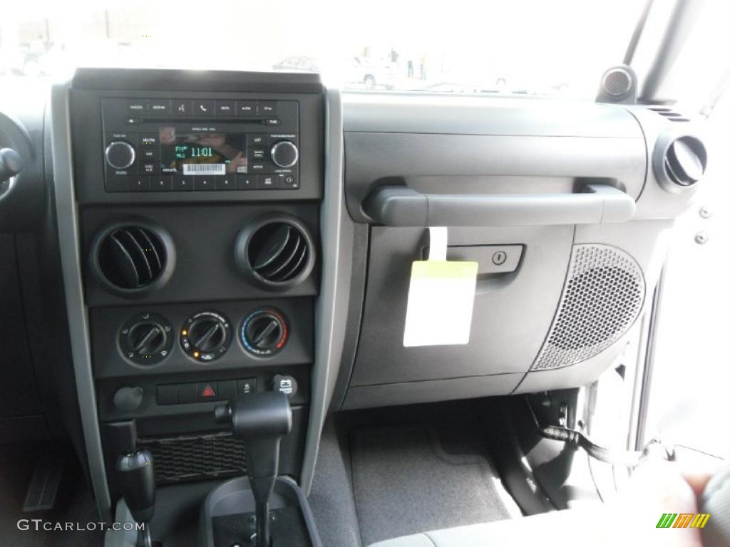 2010 Wrangler Sport 4x4 - Bright Silver Metallic / Dark Slate Gray/Medium Slate Gray photo #18