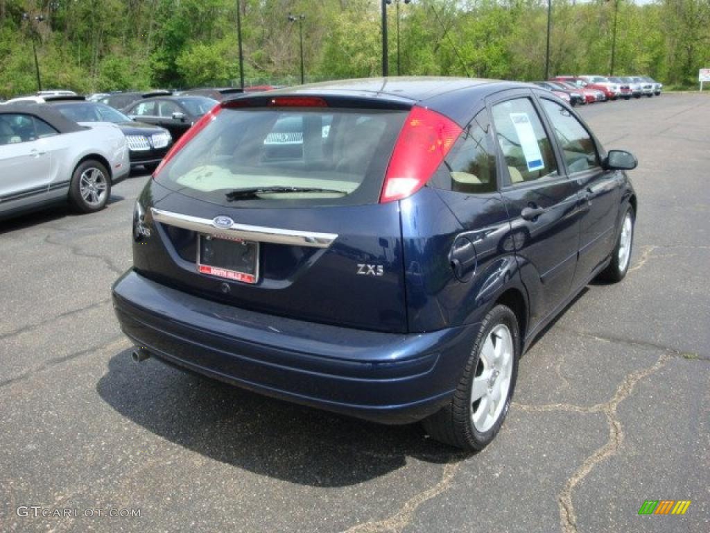 2002 Focus ZX5 Hatchback - Twilight Blue Metallic / Medium Parchment photo #4