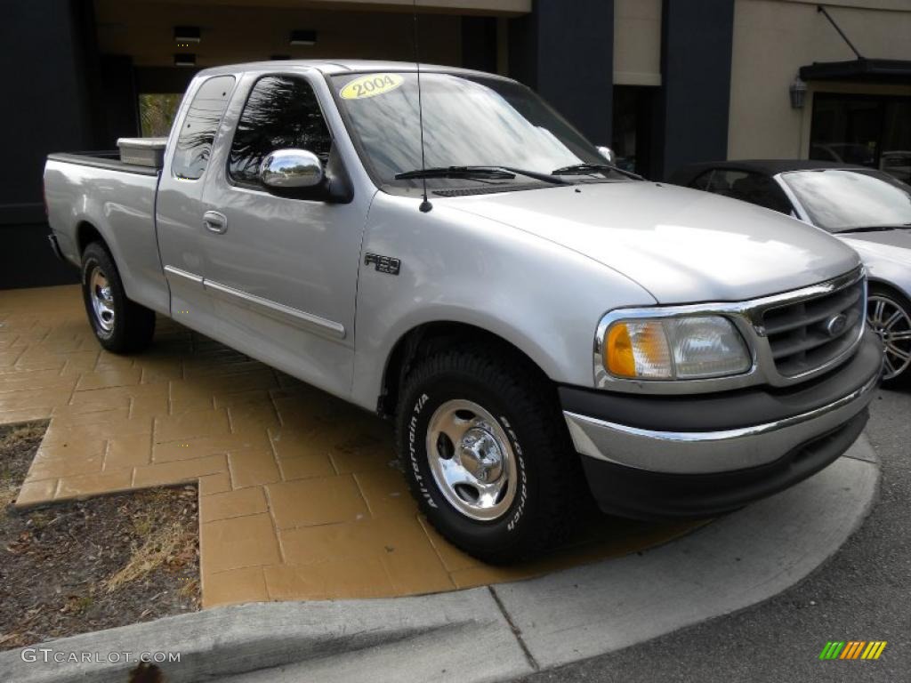 2002 F150 XLT SuperCab - Silver Metallic / Medium Graphite photo #2
