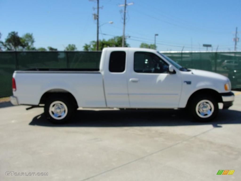 2002 F150 XLT SuperCab - Oxford White / Medium Graphite photo #2