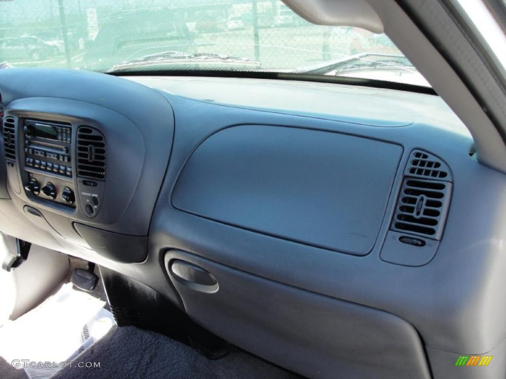 2002 F150 XLT SuperCab - Oxford White / Medium Graphite photo #24
