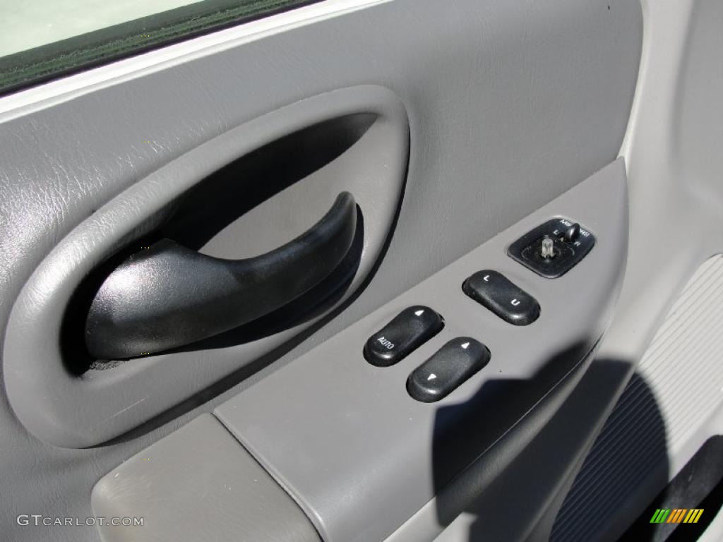 2002 F150 XLT SuperCab - Oxford White / Medium Graphite photo #32
