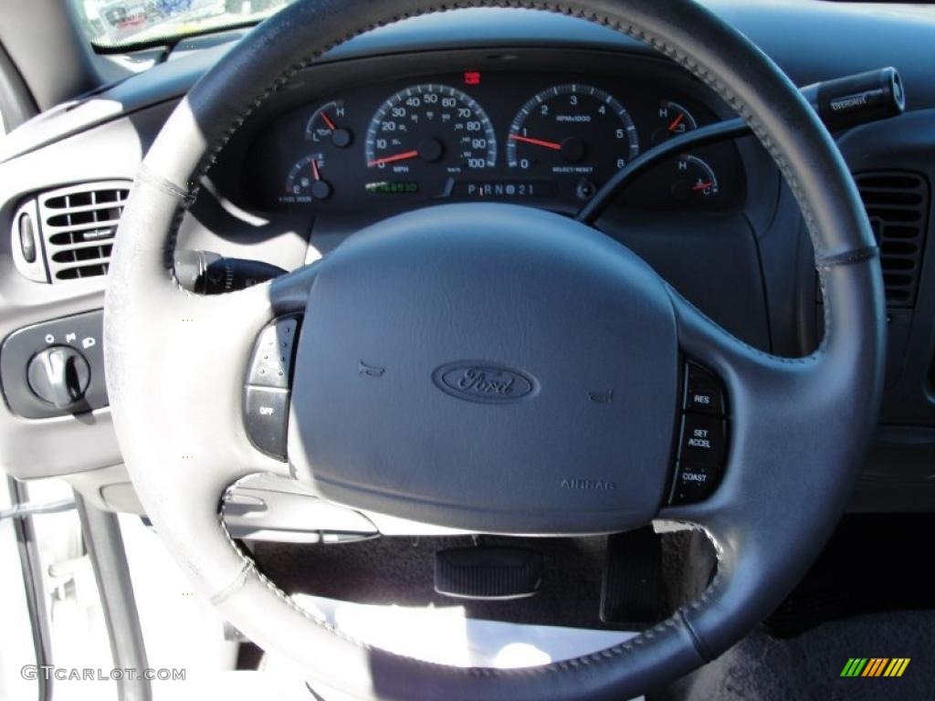 2002 F150 XLT SuperCab - Oxford White / Medium Graphite photo #39