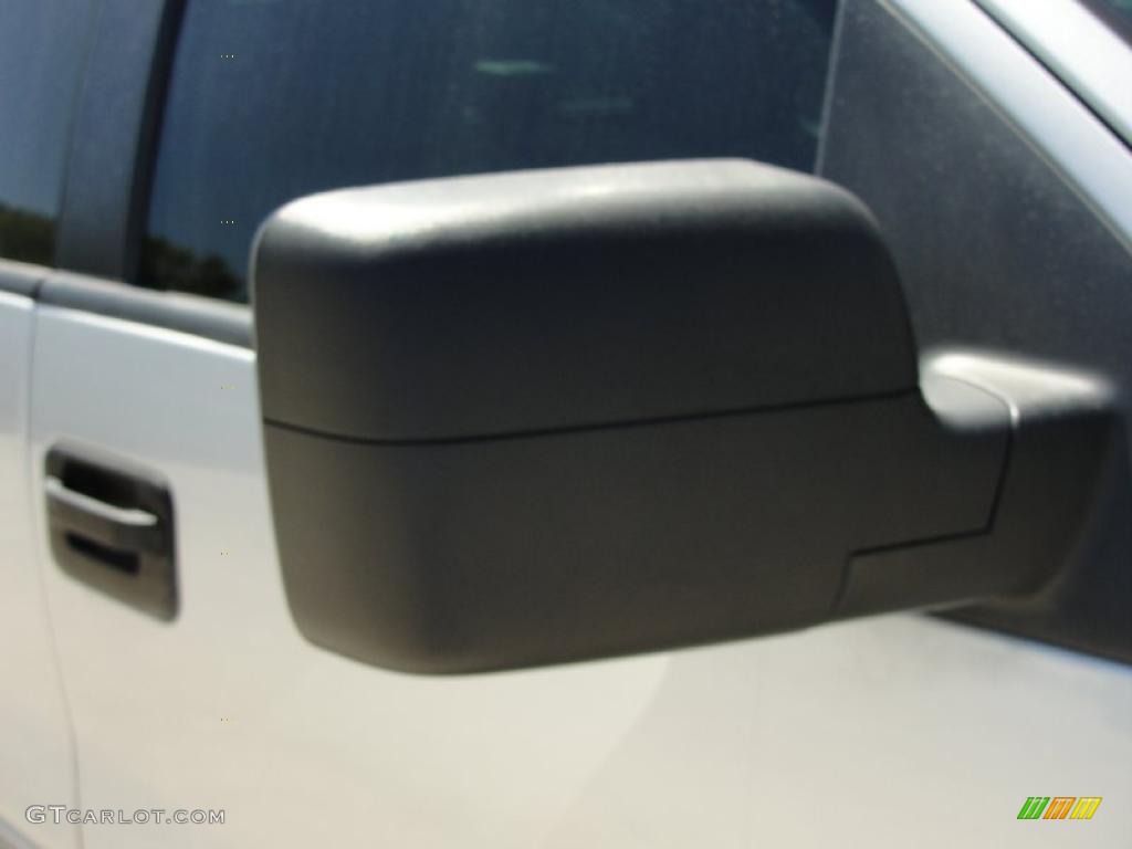 2006 F150 STX Regular Cab - Silver Metallic / Medium/Dark Flint photo #16
