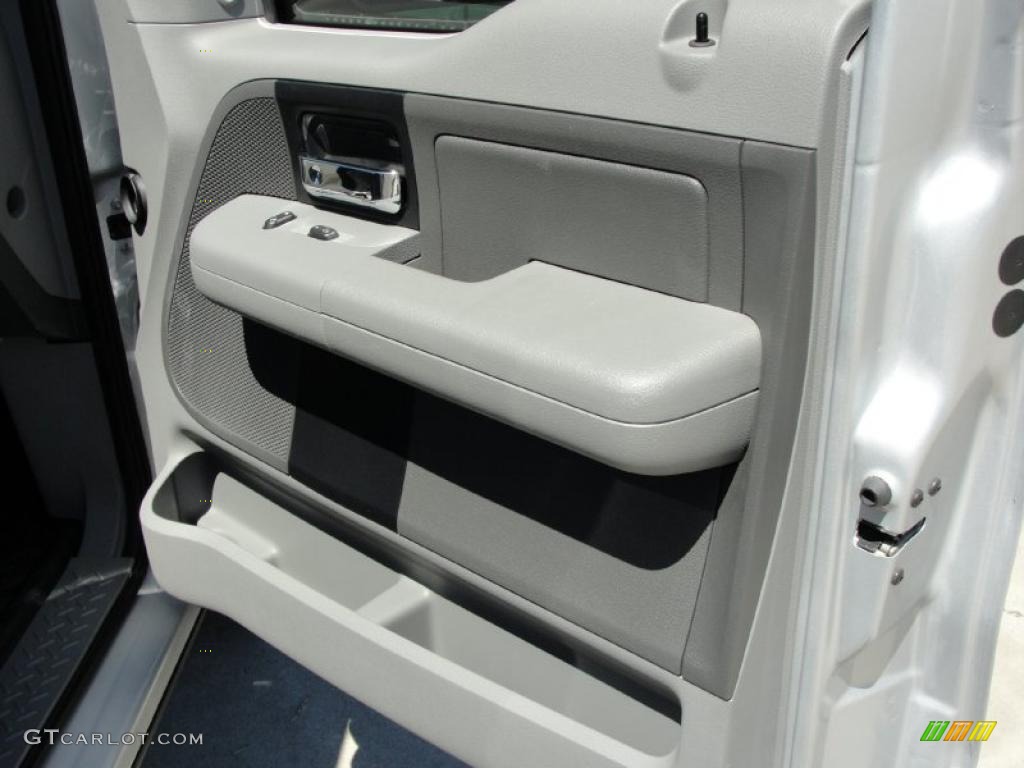2006 F150 STX Regular Cab - Silver Metallic / Medium/Dark Flint photo #22