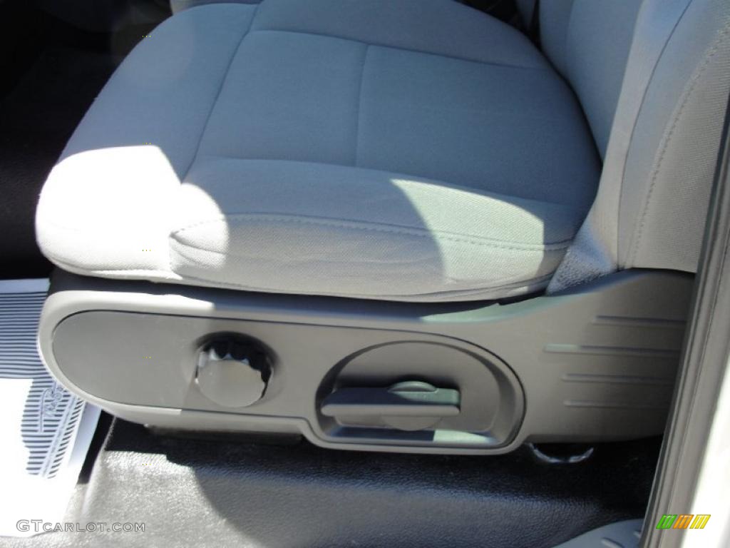 2006 F150 STX Regular Cab - Silver Metallic / Medium/Dark Flint photo #28