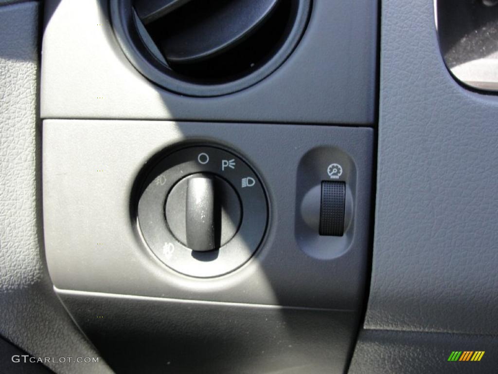 2006 F150 STX Regular Cab - Silver Metallic / Medium/Dark Flint photo #35