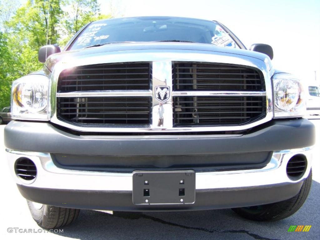 2007 Ram 1500 ST Quad Cab 4x4 - Brilliant Black Crystal Pearl / Medium Slate Gray photo #2