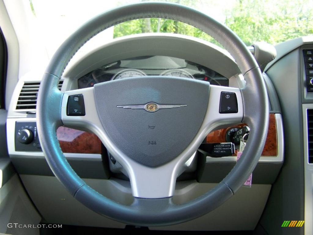 2008 Town & Country Touring - Deep Crimson Crystal Pearlcoat / Medium Slate Gray/Light Shale photo #21