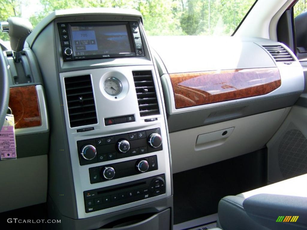 2008 Town & Country Touring - Deep Crimson Crystal Pearlcoat / Medium Slate Gray/Light Shale photo #22