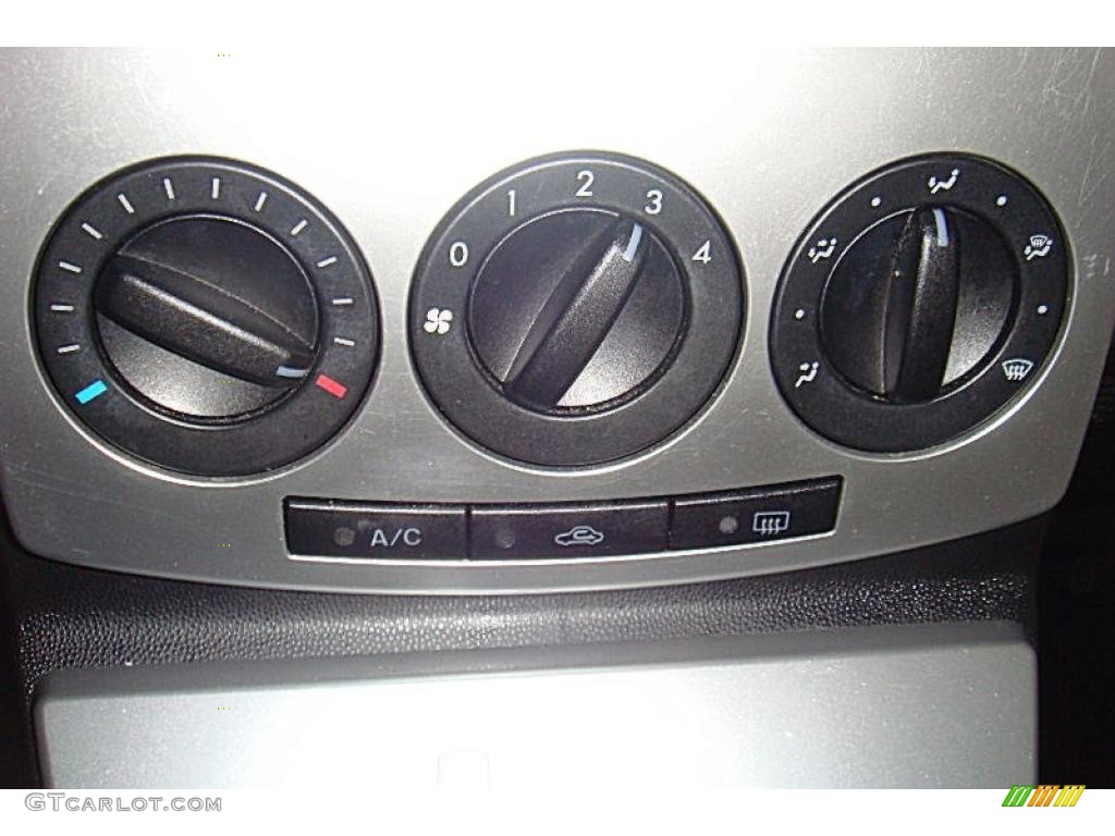 2006 MAZDA5 Sport - Stellar Silver Mica / Black photo #23
