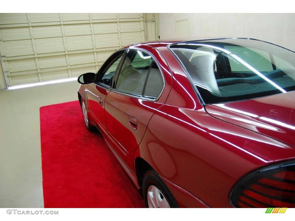 2005 Grand Am SE Sedan - Sport Red Metallic / Dark Taupe photo #9