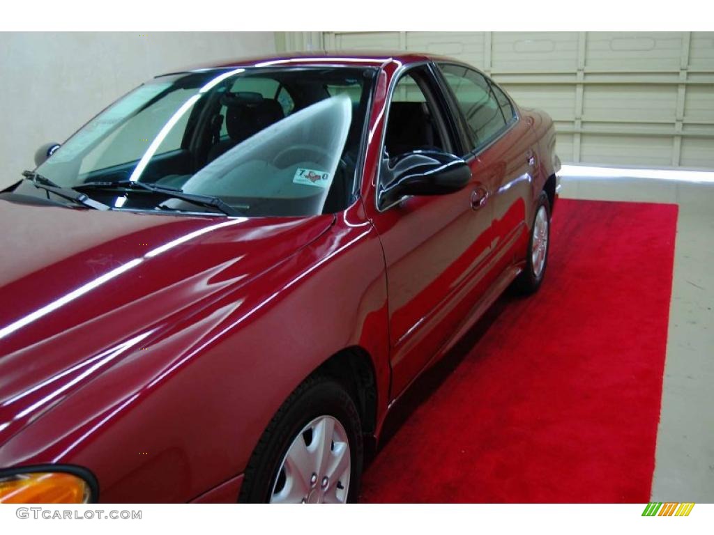 2005 Grand Am SE Sedan - Sport Red Metallic / Dark Taupe photo #12