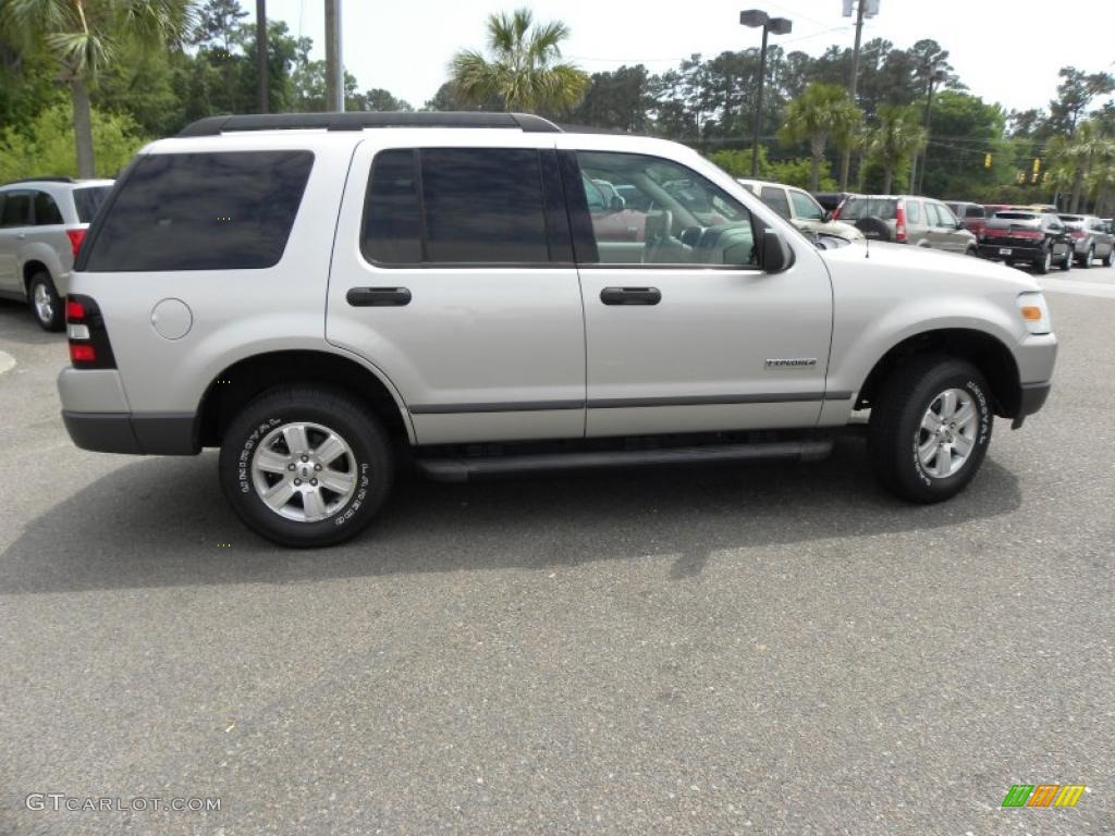 2006 Explorer XLS - Silver Birch Metallic / Stone photo #10