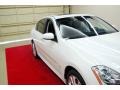 Moonlight White - M 35 Sedan Photo No. 14