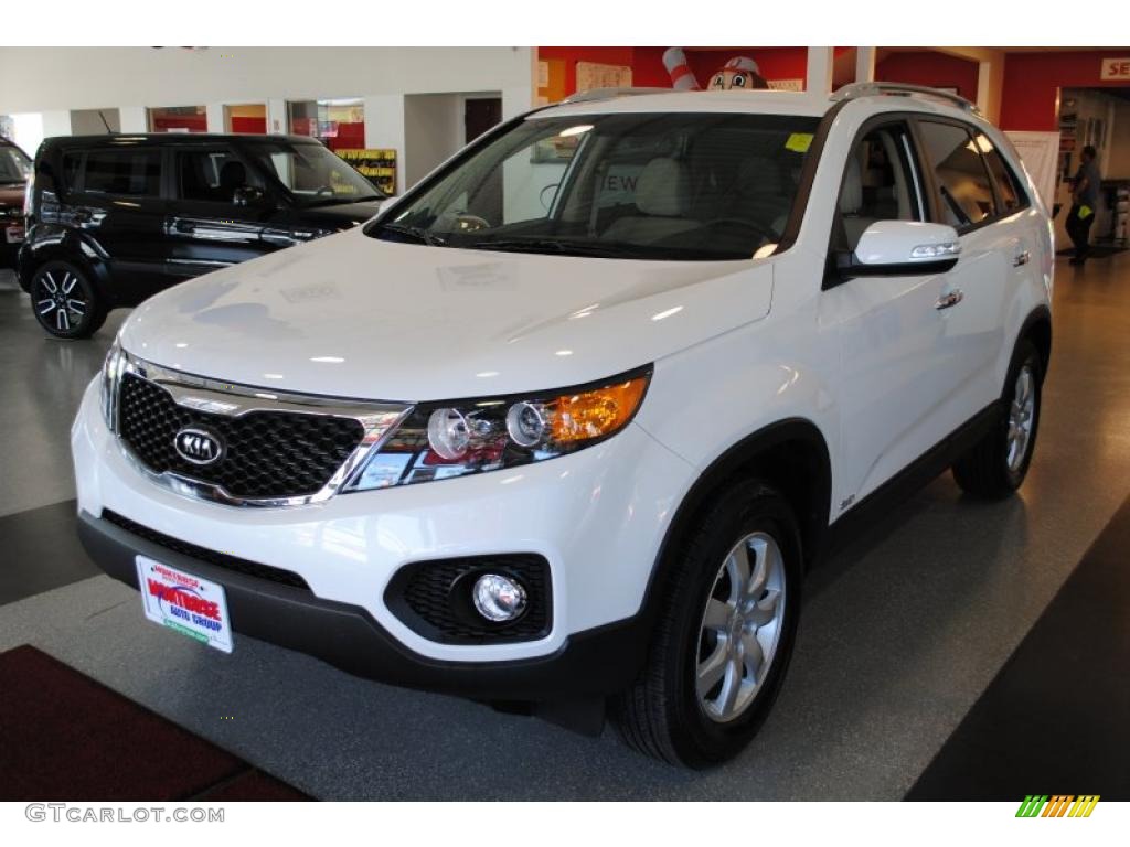 2011 Sorento LX AWD - Snow White Pearl / Beige photo #3