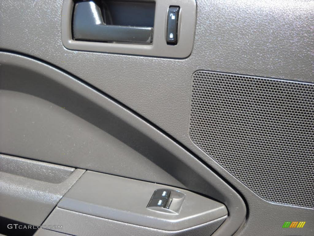 2007 Mustang V6 Premium Coupe - Alloy Metallic / Dark Charcoal photo #17