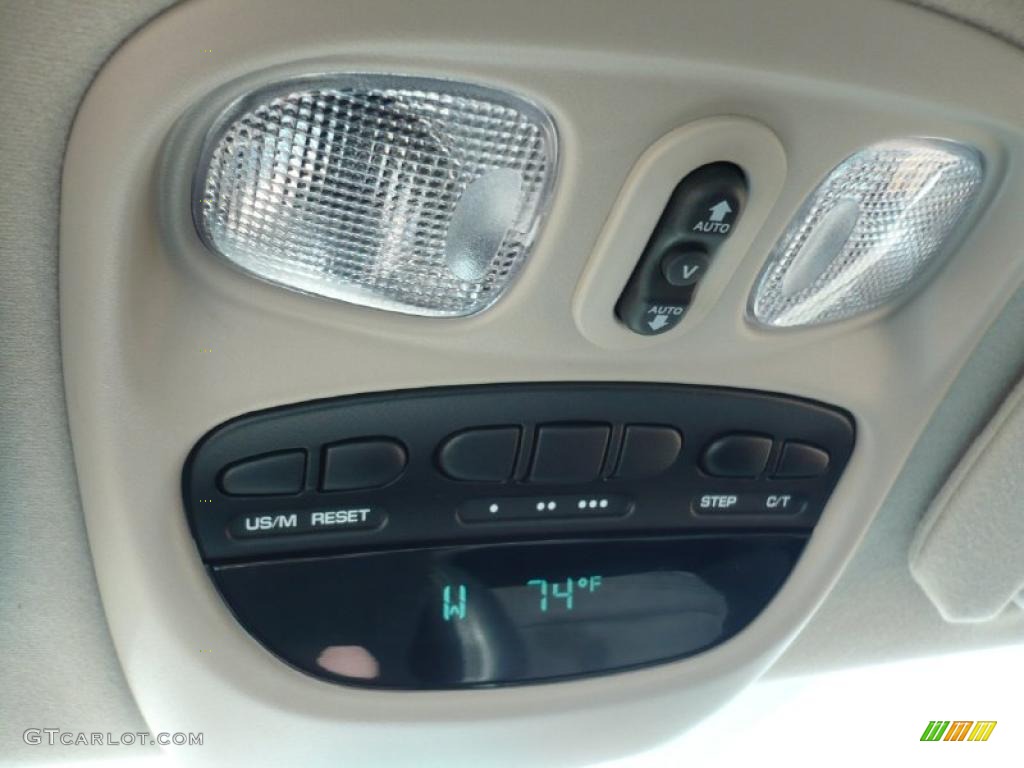 2005 Ram 1500 SRT-10 Quad Cab - Bright Silver Metallic / Dark Slate Gray photo #31