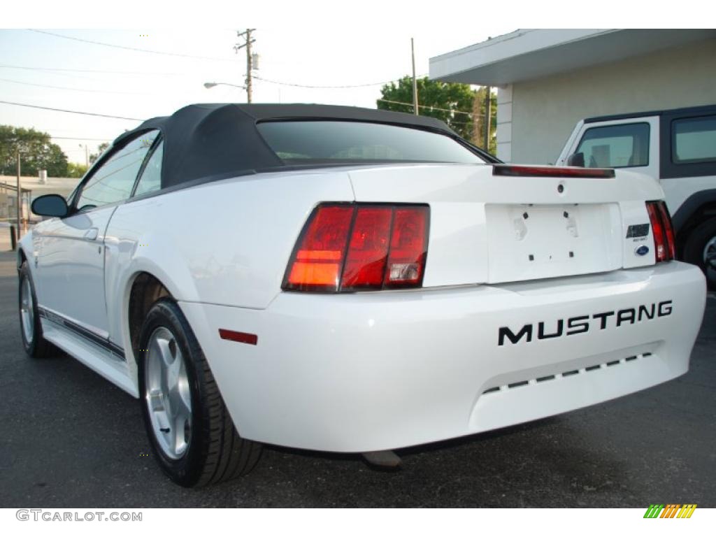 2001 Mustang V6 Convertible - Oxford White / Medium Graphite photo #2