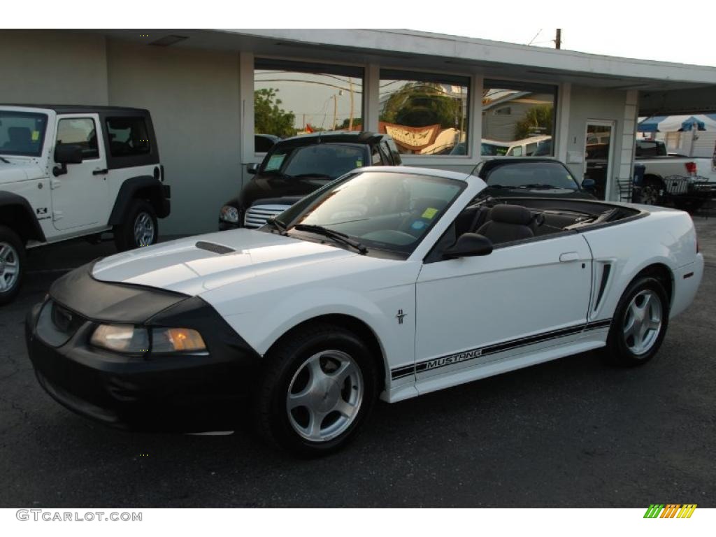 2001 Mustang V6 Convertible - Oxford White / Medium Graphite photo #3