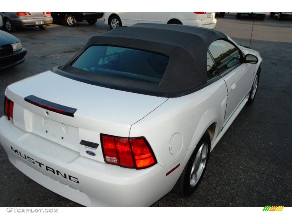 2001 Mustang V6 Convertible - Oxford White / Medium Graphite photo #9