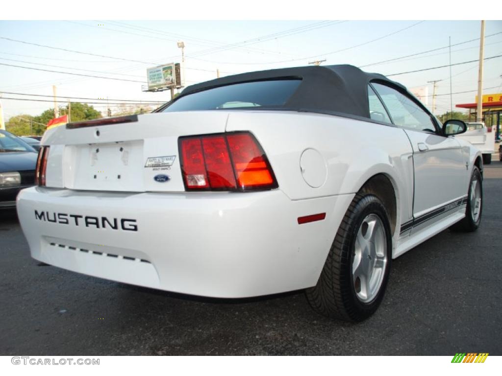 2001 Mustang V6 Convertible - Oxford White / Medium Graphite photo #11